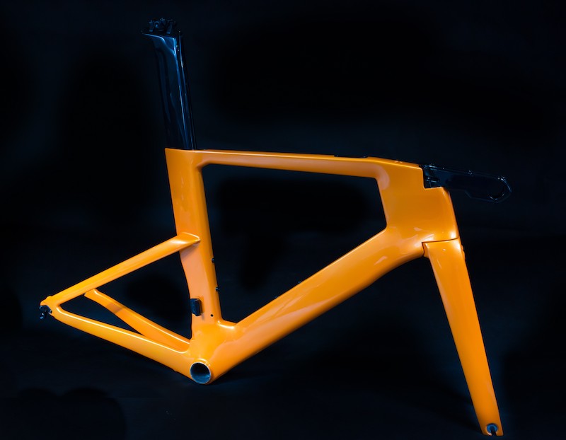 Come scegliere i materiali del telaio della tua bici: telaio in acciaio, telai in fibra di carbonio, telaio in alluminio e telaio in titanio?