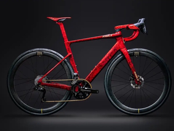 The Ribble Allroad SLe 125, marmo rosso rubino, foglia d'oro.