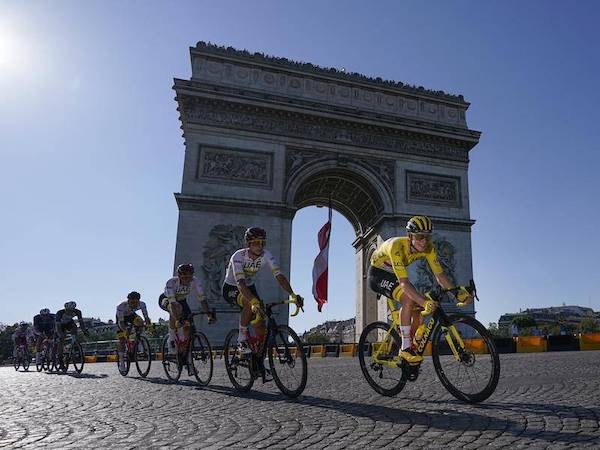 Il Tour de France salterà la finale di Parigi nel 2024