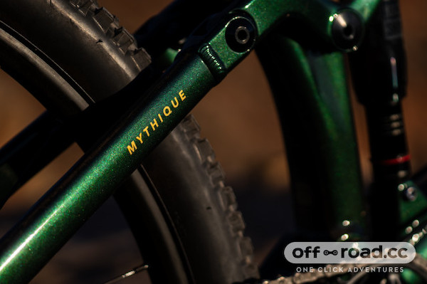 Nuova geometria aggiornata Vitus Mythique e maggiore capacità Nuova geometria aggiornata Vitus Mythique e maggiore capacità