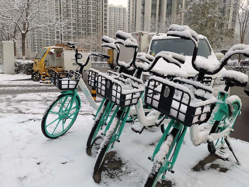 Il tempo diventa freddo e le biciclette pubbliche vanno in 